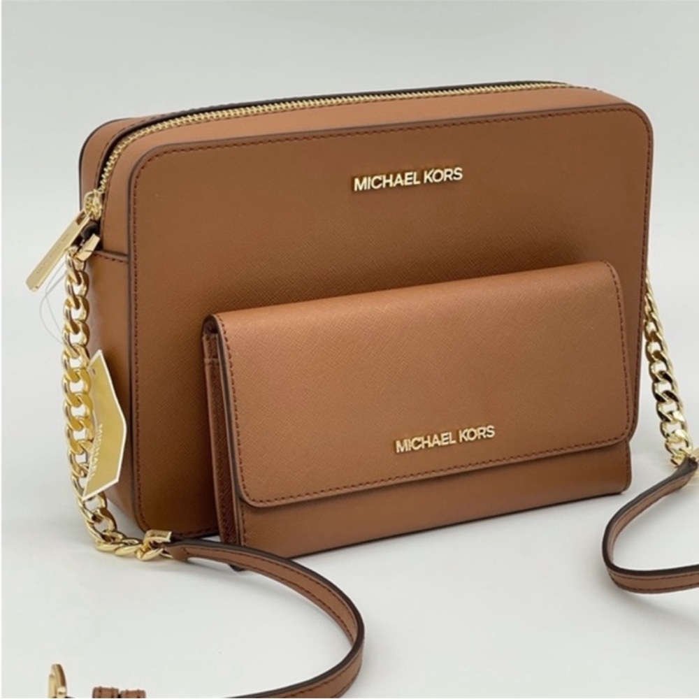 Michael Kors EW Crossbody Bag & Trifold
Wallet Luggage